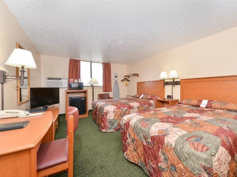 Super 8 By Wyndham Casper West By The River Экстерьер фото