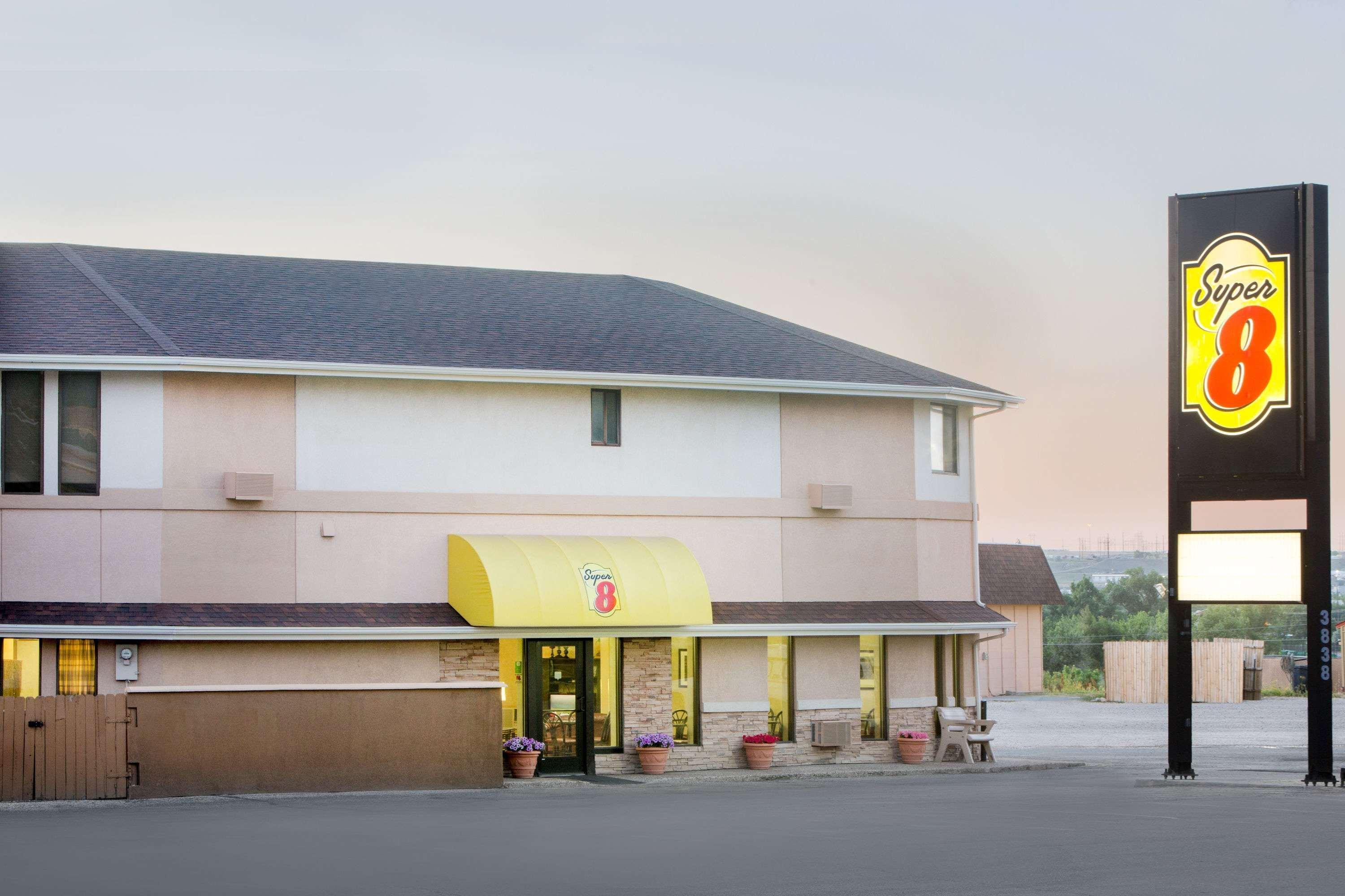 Super 8 By Wyndham Casper West By The River Экстерьер фото