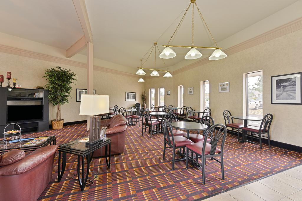 Super 8 By Wyndham Casper West By The River Экстерьер фото