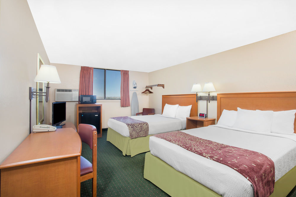 Super 8 By Wyndham Casper West By The River Экстерьер фото