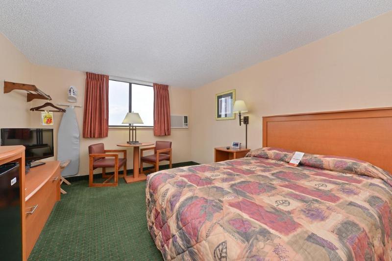 Super 8 By Wyndham Casper West By The River Экстерьер фото